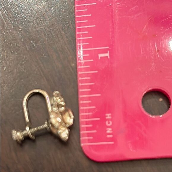 Elegant Vintage Crystal Screw back Earrings - Picture 4 of 4